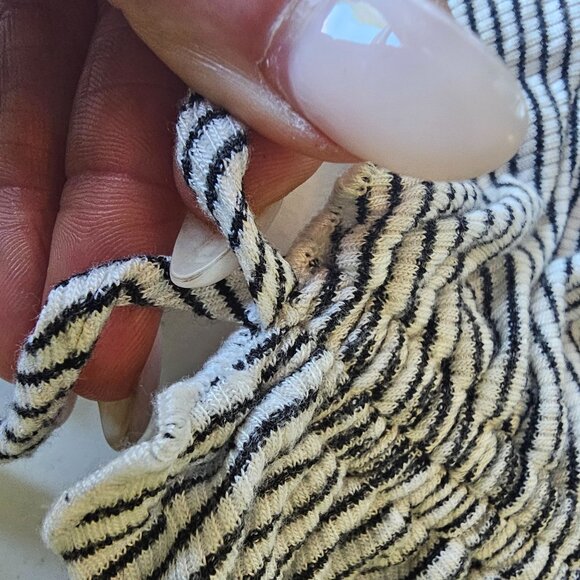 Aqua Women's Black White Striped Roughing Front long Sleeved Top size Large - Picture 5 of 13